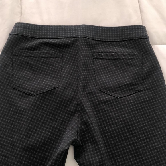 Max Studio houndstooth design skinny pants w back packets & elastic waistband - Picture 9 of 10